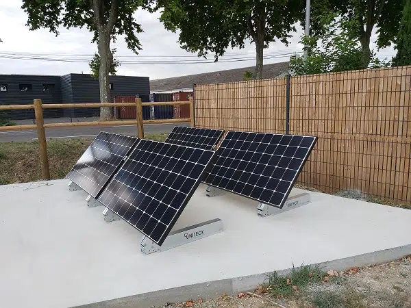 Panneau immobilier Lumineux à énergie solaire