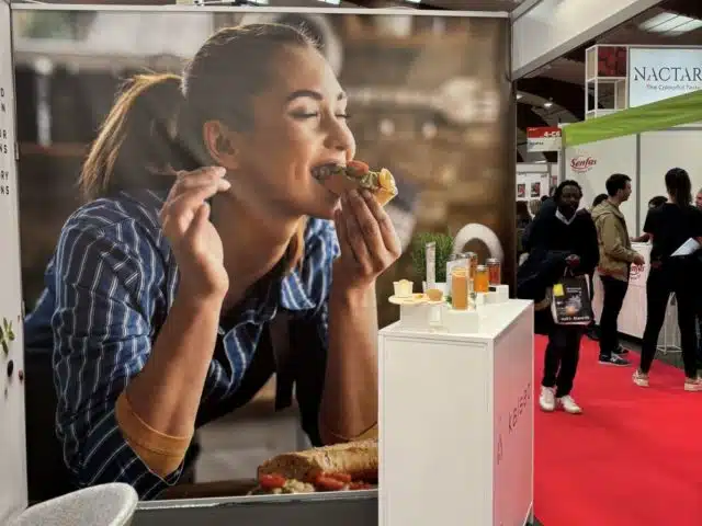 Habillage du Stand de Kalsec à Rennes à l'aide de bâches par Semios